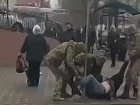 В Одессе прохожие помогли мужчинам выбраться из микроавтобуса ТЦК