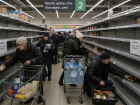 «Сахар закончился, гречка подорожала»: в Одессе скупают продукты в ожидании голода