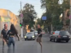 В сети завирусилось видео драки одноногого военного с девушкой в Одессе