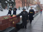 Правнук Сталина возложил цветы к памятнику Одессы на Красной площади