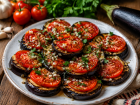 Синенькие с чесноком и помидорами: закуска одесского лета