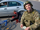 Военный на тротуаре сбил велосипедиста и сдал его в одесский ТЦК