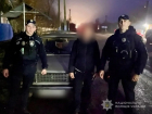 В Одесской области наказали мужчину, выбросившего щенков на дорогу