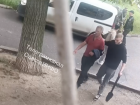В Одессе парень спас мужчину от ТЦК и кинул камень в машину военкомов