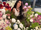 Подавшая на развод с Джиганом Самойлова показала букет от тайного поклонника