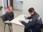 В Одесской области мужчина разгуливал в полицейской форме и в пьяном виде