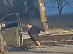 Одесские военкомы избили велосипедиста, он ударился о рельсы и потерял сознание