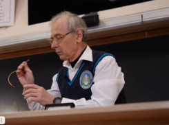 Учитель физики из Одессы покоряет интернет уникальными уроками