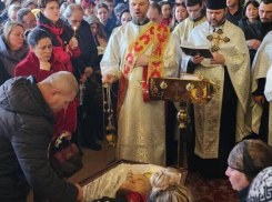 Родня пришла на похороны Ганула с сумкой из магазина, возле которого его убили
