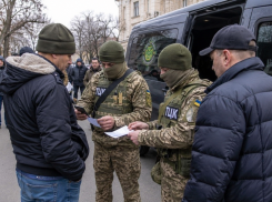 В Одессе мужчин с низкими зарплатами будут отправлять на фронт