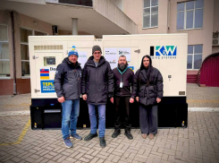 Одесские чиновники сняли на видео, как привезли генератор жителям, и увезли его обратно