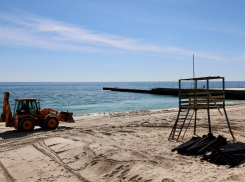 Экологическая катастрофа в Черном море погубила пляжный сезон в Одессе