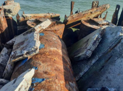 Одесситы жалуются, что на популярном пляже в море течет канализация