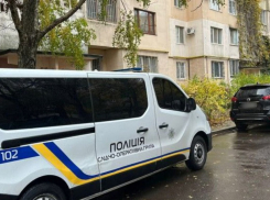 В Одессе пятилетняя девочка сорвалась из окна шестого этажа