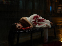 Изуродованный труп 20-летней девушки неизвестные бросили на остановке в Одессе