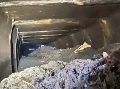 В Одессе боевой медик спустился в ливневую систему и доказал, что они забиты отходами