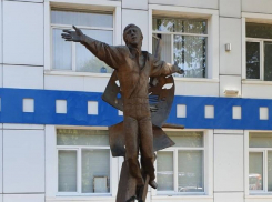 Медведчук: снос памятников в Одессе делает из украинцев прислужников Запада
