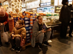 «Генератор мира и глинтвейн на костре»: одесситы спасают друг друга в блэкаут