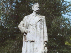 В Одесской области демонтировали памятник Горькому