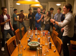 В Одессе толпа мужиков напала на двух школьниц и зверски изнасиловала их