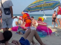 Отец погибшего под Одессой в шторме 16-летнего сына начал голодовку у стен полиции