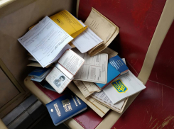 Огромную пачку личных документов граждан нашли в Одессе
