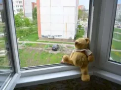 В Одессе женщина с ребенком выпала из окна многоэтажки