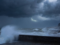 Волны-убийцы и смерч: в ближайшие сутки на Одессу обрушится шторм