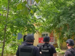 В Одессе мужчина ворвался в парикмахерскую и взял в заложники двух женщин