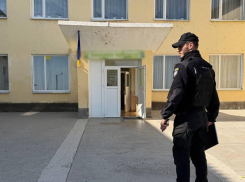 18-летний одессит пытался стрелять в восьмиклассника из пистолета ради видео