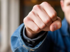 В Одессе муж жестоко избивал жену при детях, а затем оба выпрыгнули из окна