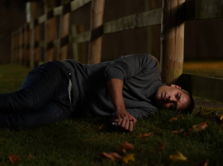 В Одессе 40-летний мужчина распорол на заборе мошонку и умер