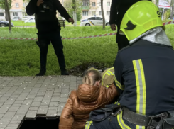 В Одессе девочка провалилась в четырехметровую яму посреди улицы