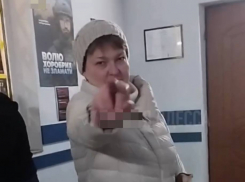 Одесситка решила, что таксист везет ее насиловать, и разбила ему машину гитарой