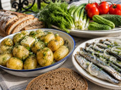 Молодая картошка с укропом и тюлечкой: вкус одесского лета