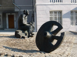 NYT: жители Одессы выступили против сноса памятника Бабелю