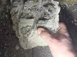 В Одессе камень с аварийного памятника архитектура чуть не убил прохожего