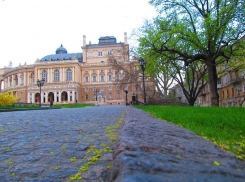 Новости Одессы: труп доцента в Закарпатье, удар авиабомбами по Змеиному и бензин по 200 рублей