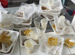 Почти половина обедов одесских школьников отправляется в мусорный бак