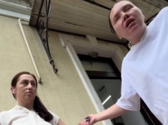 В Одессе официанта ресторана обвинили в воровстве и уволили, украв его зарплату