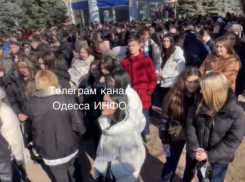 Студенты одесской юракадемии вышли на митинг против реорганизации