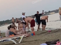 В Сети завирусилось видео жёсткого замеса на одесском пляже