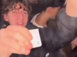 Одессит выбросил паспорт Украины на концерте российского рэпера Face в Молдавии