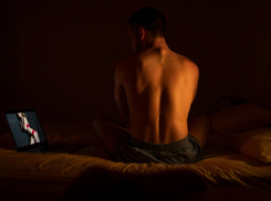 Порно снимает стресс: психологи объяснили, почему в России и Украине любят милф и анал