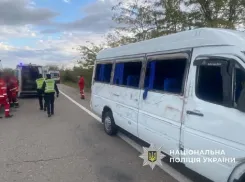 В Одесской области перевернулся микроавтобус, пострадали девять человек