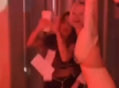 Одесская «Золушка»: жена чиновника разбрасывала деньги на детском празднике