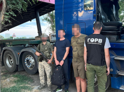 В Одесской области отец и сын переправляли мужчин в тайниках грузовиков