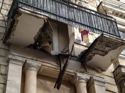 Балкон в центре Одессы обрушился на женщин — чудо спасло их от смерти