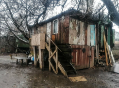 Непарадная Одесса: люди живут в теплушках и цистернах, а обогреваются буржуйками