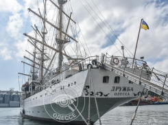 В Одессе единственное парусное судно Украины «Дружба» подорвалось на беспилотнике
